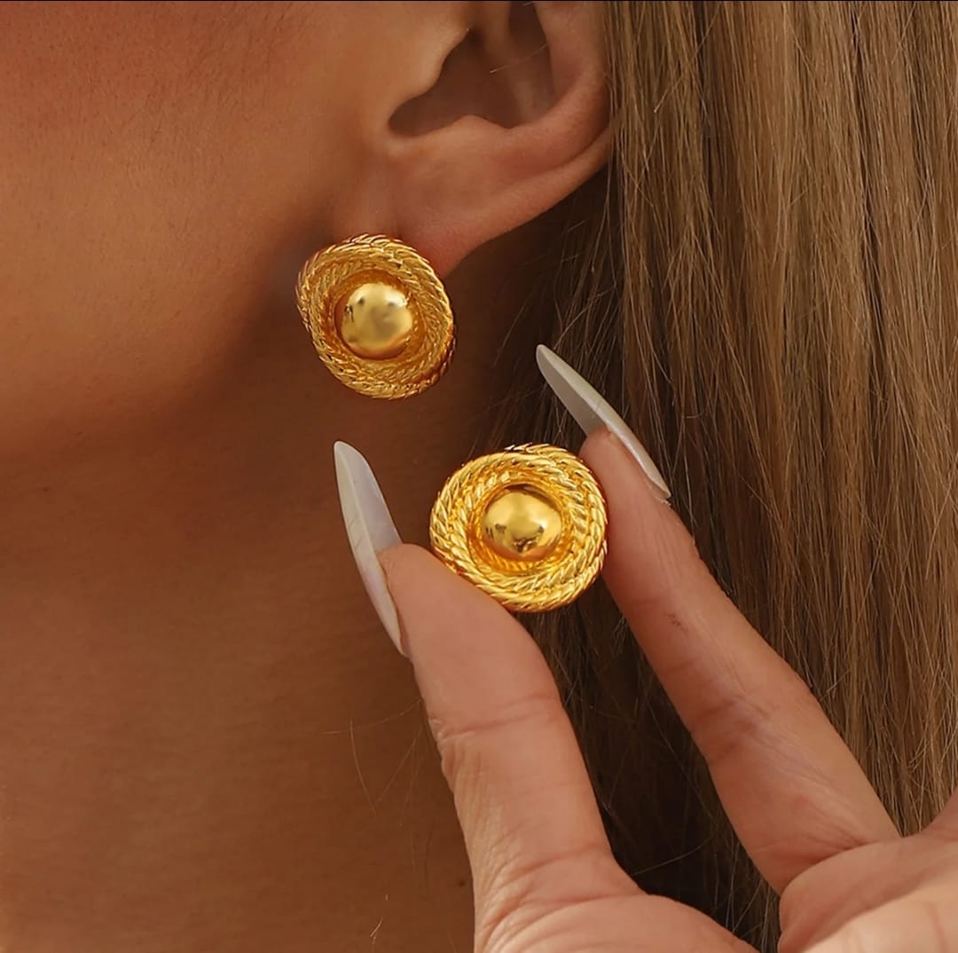 WhatsApp Image 2026-01-27 at 11.48.42 fashionable stud earings - Image 1