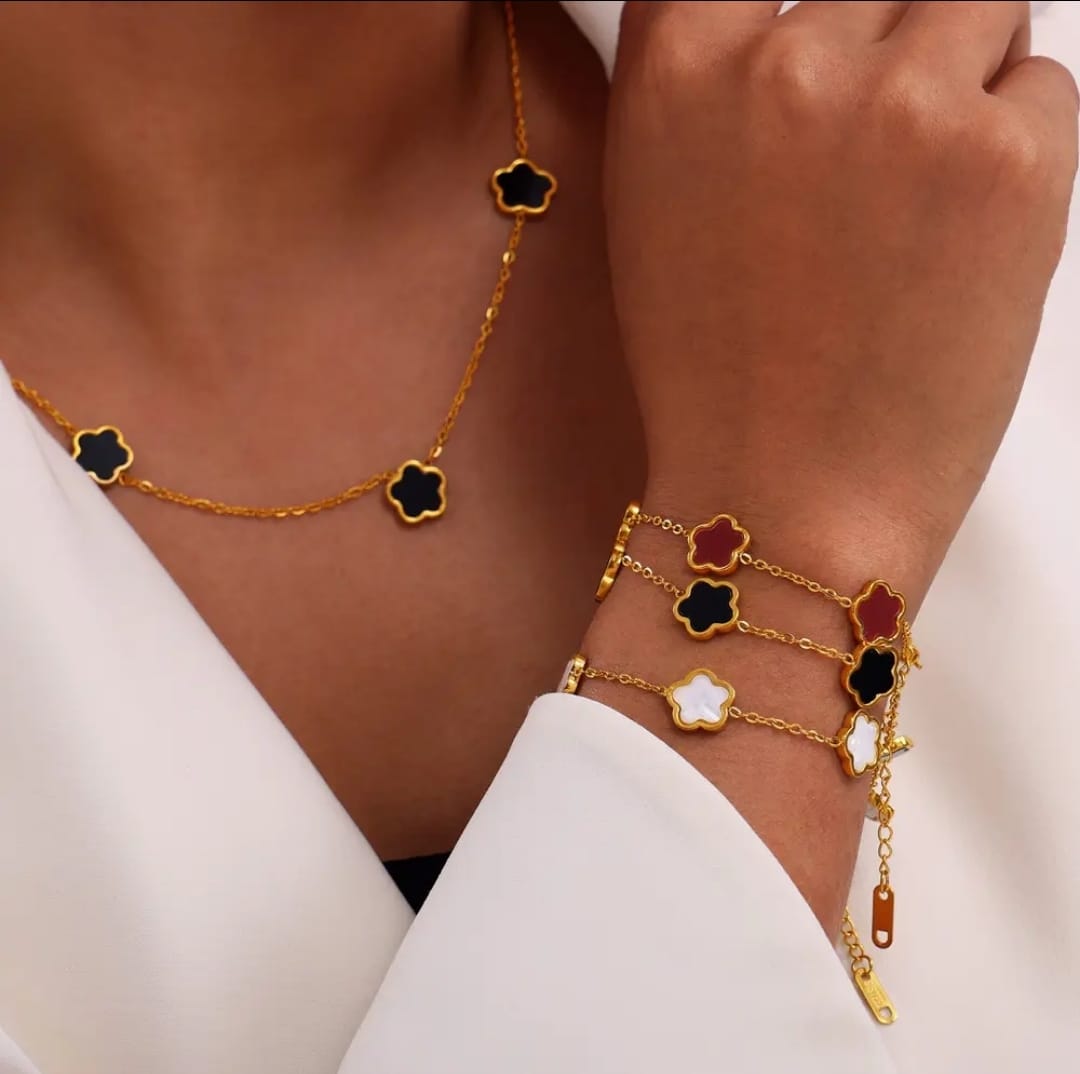 WhatsApp Image 2026-01-27 at 11.49.15 new luxury 5 flowers clovers set - Image 1